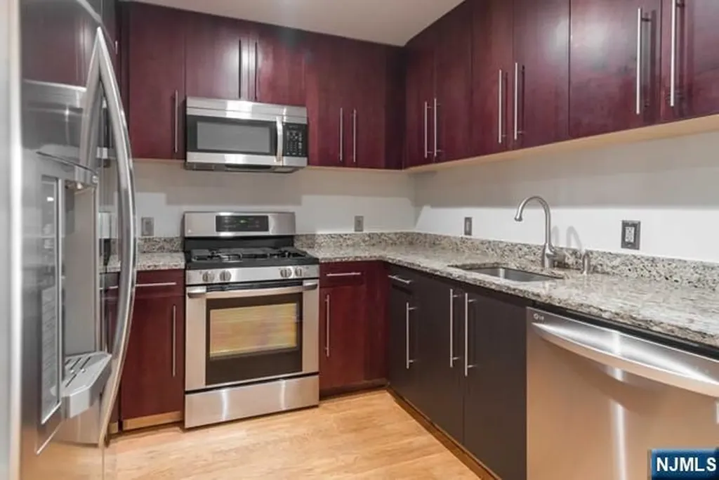 812 Hudson Park Edgewater NJ 07020