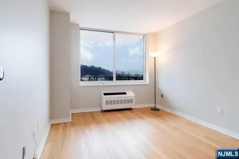 812 Hudson Park Edgewater NJ 07020