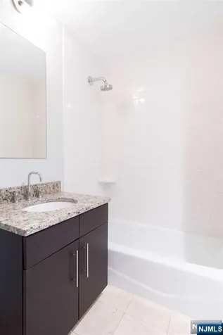 812 Hudson Park Edgewater NJ 07020
