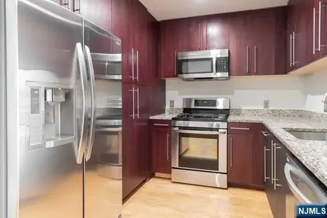 812 Hudson Park Edgewater NJ 07020