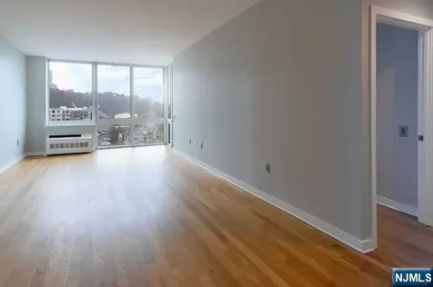 812 Hudson Park Edgewater NJ 07020