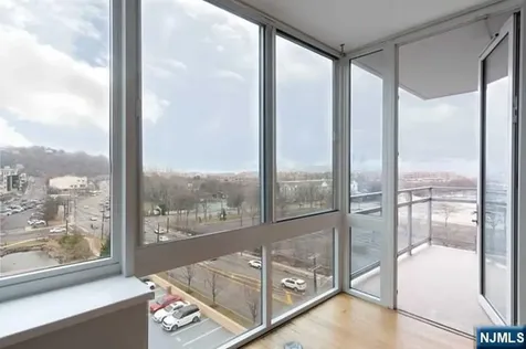 812 Hudson Park Edgewater NJ 07020
