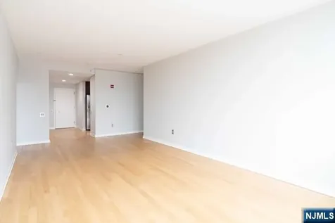 812 Hudson Park Edgewater NJ 07020