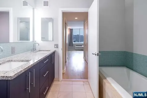 812 Hudson Park Edgewater NJ 07020