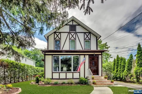 77 Myrtle Avenue Allendale NJ 07401