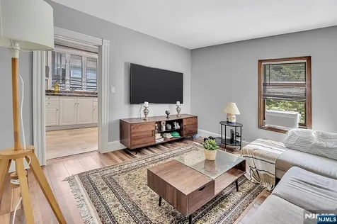 77 Myrtle Avenue Allendale NJ 07401