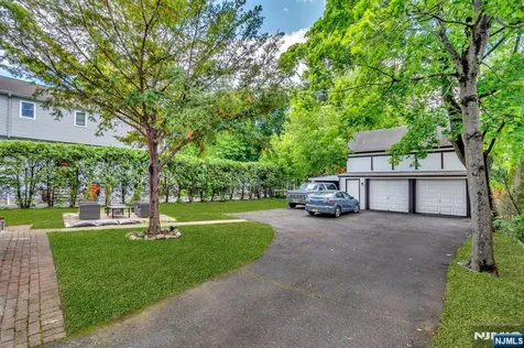 77 Myrtle Avenue Allendale NJ 07401