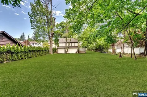 77 Myrtle Avenue Allendale NJ 07401
