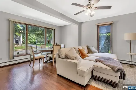 77 Myrtle Avenue Allendale NJ 07401