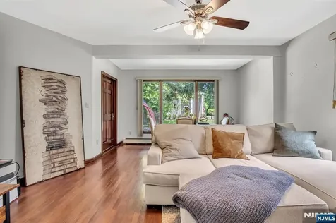 77 Myrtle Avenue Allendale NJ 07401
