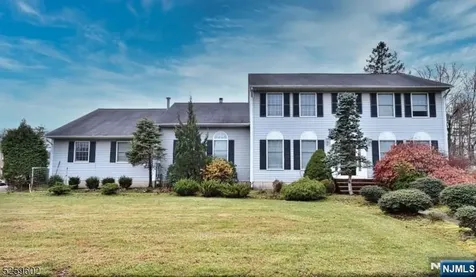 8 Winfield Court Fairfield NJ 07004