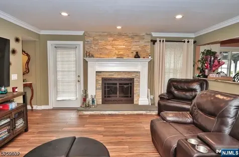 8 Winfield Court Fairfield NJ 07004