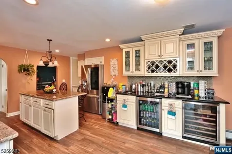 8 Winfield Court Fairfield NJ 07004