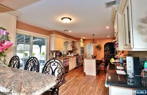 8 Winfield Court Fairfield NJ 07004