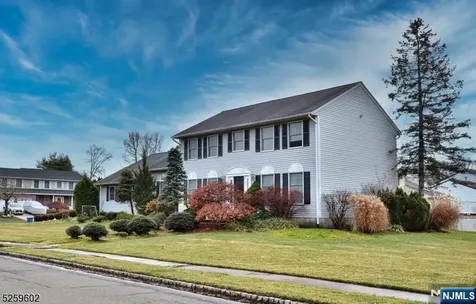 8 Winfield Court Fairfield NJ 07004