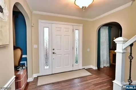 8 Winfield Court Fairfield NJ 07004