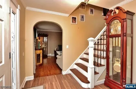 8 Winfield Court Fairfield NJ 07004