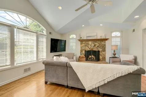 31 Woodvale Road Glen Rock NJ 07452