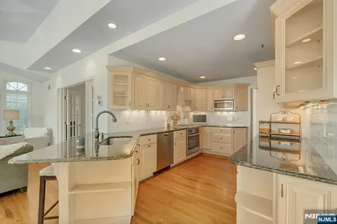 31 Woodvale Road Glen Rock NJ 07452
