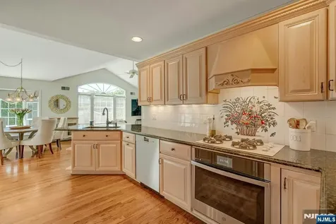 31 Woodvale Road Glen Rock NJ 07452