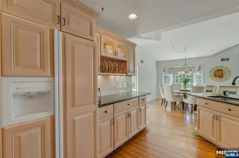 31 Woodvale Road Glen Rock NJ 07452