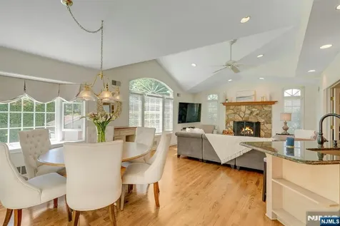 31 Woodvale Road Glen Rock NJ 07452