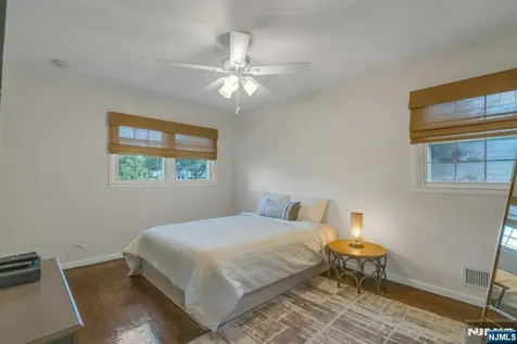 31 Woodvale Road Glen Rock NJ 07452