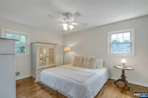 31 Woodvale Road Glen Rock NJ 07452