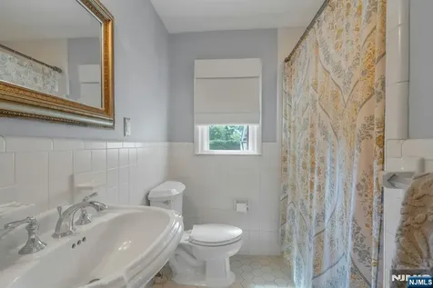 31 Woodvale Road Glen Rock NJ 07452