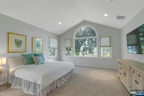 31 Woodvale Road Glen Rock NJ 07452