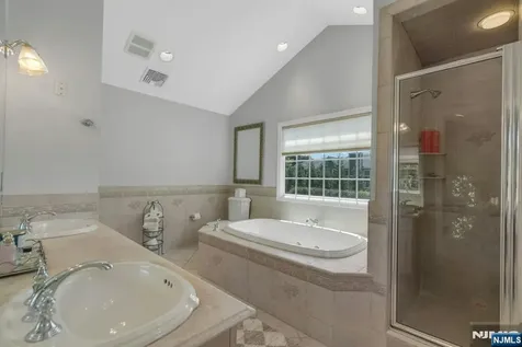 31 Woodvale Road Glen Rock NJ 07452