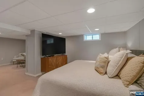 31 Woodvale Road Glen Rock NJ 07452