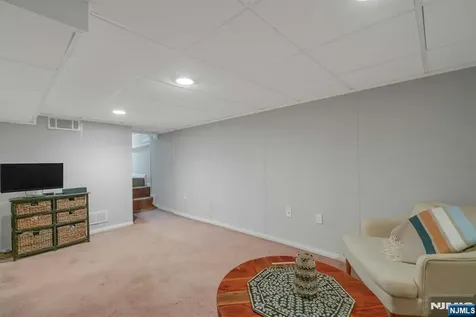31 Woodvale Road Glen Rock NJ 07452