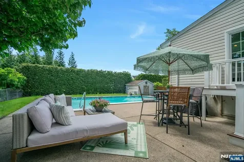 31 Woodvale Road Glen Rock NJ 07452