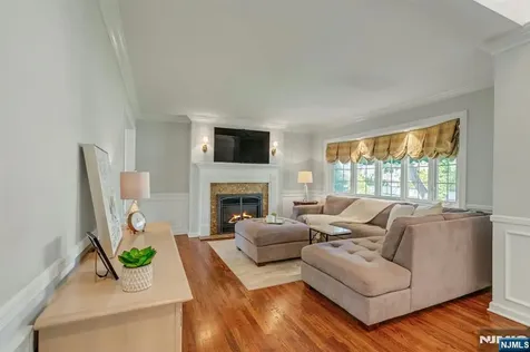 31 Woodvale Road Glen Rock NJ 07452