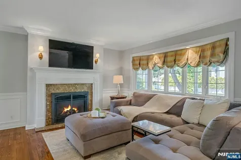 31 Woodvale Road Glen Rock NJ 07452