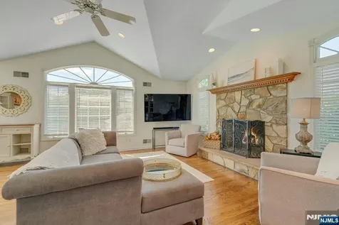 31 Woodvale Road Glen Rock NJ 07452