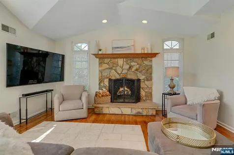31 Woodvale Road Glen Rock NJ 07452