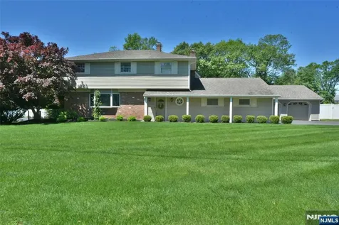 789 Charnwood Drive Wyckoff NJ 07481