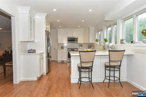 789 Charnwood Drive Wyckoff NJ 07481