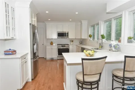 789 Charnwood Drive Wyckoff NJ 07481