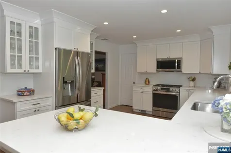 789 Charnwood Drive Wyckoff NJ 07481