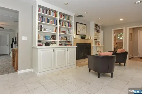 789 Charnwood Drive Wyckoff NJ 07481