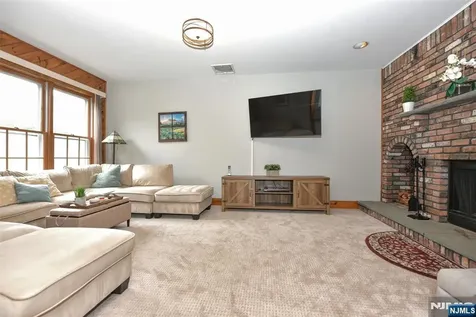 789 Charnwood Drive Wyckoff NJ 07481