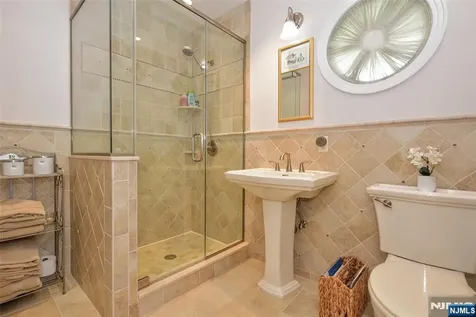 789 Charnwood Drive Wyckoff NJ 07481