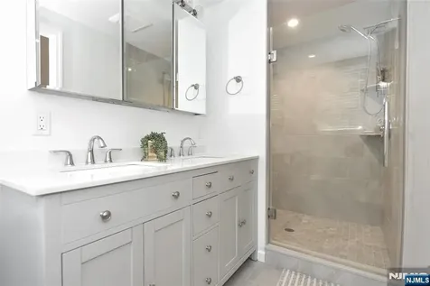789 Charnwood Drive Wyckoff NJ 07481