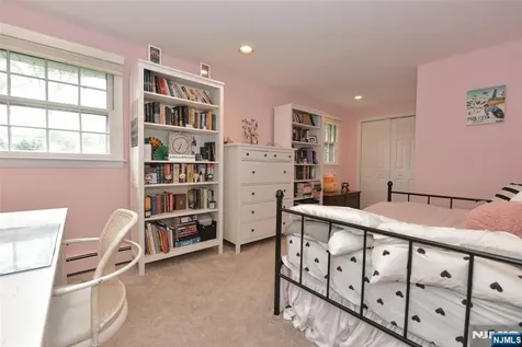 789 Charnwood Drive Wyckoff NJ 07481