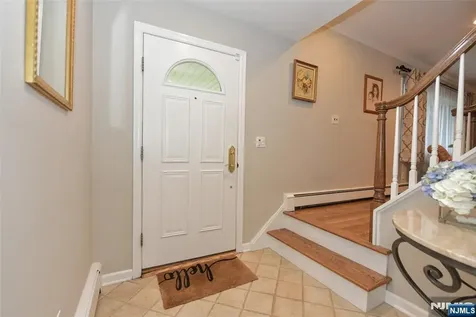 789 Charnwood Drive Wyckoff NJ 07481