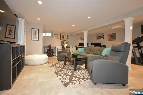 789 Charnwood Drive Wyckoff NJ 07481