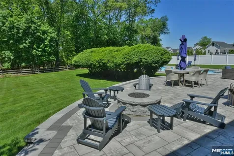 789 Charnwood Drive Wyckoff NJ 07481